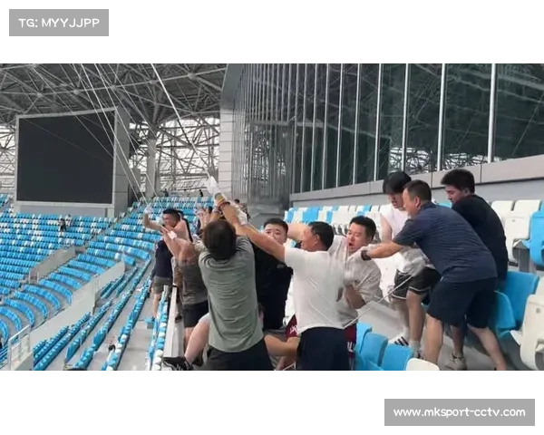 成都凤凰山球场四万球迷助威助力亚冠赛事提升影响力