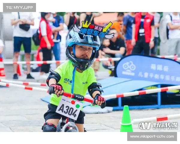 幼儿滑步车挑战赛接踵举行，营山萌娃骑士展现体育萌趣